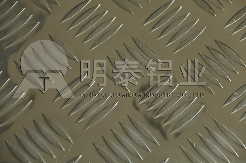 小五條筋花紋鋁板性能優(yōu)良_價(jià)格低